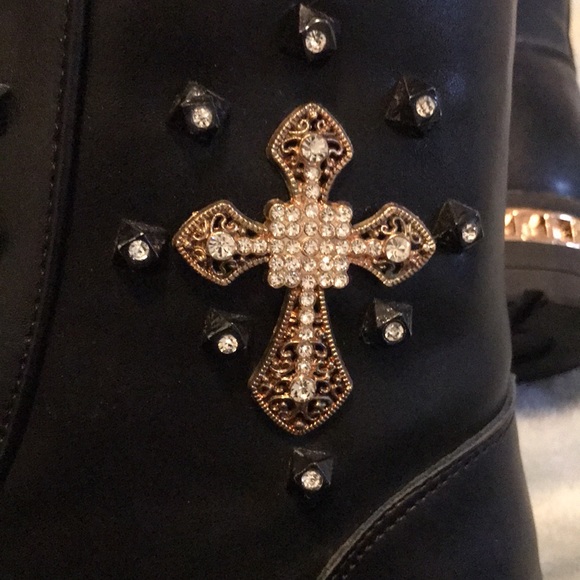 NWOT decorated  child’s boots - Picture 2 of 6